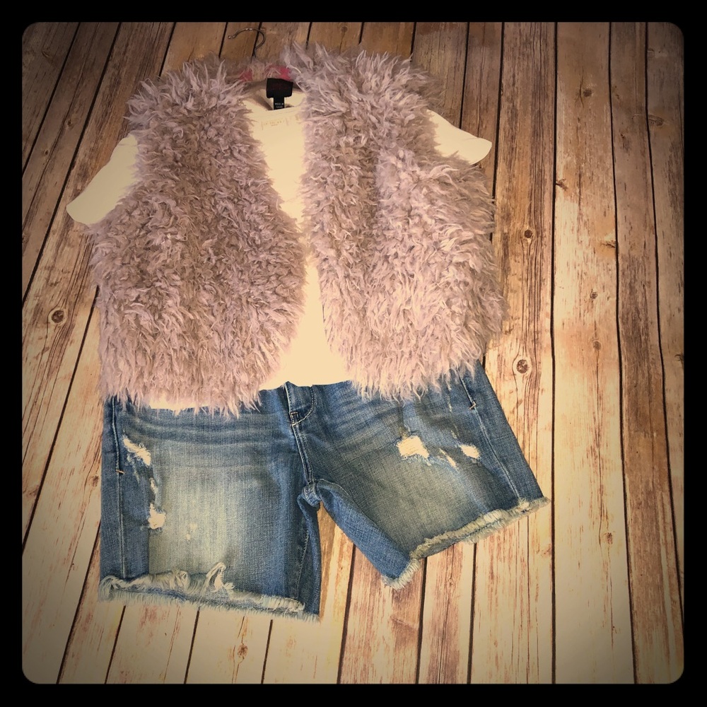 🟣4/$25 2b Bebe Faux Fur Boho Vest - Picture 2 of 5